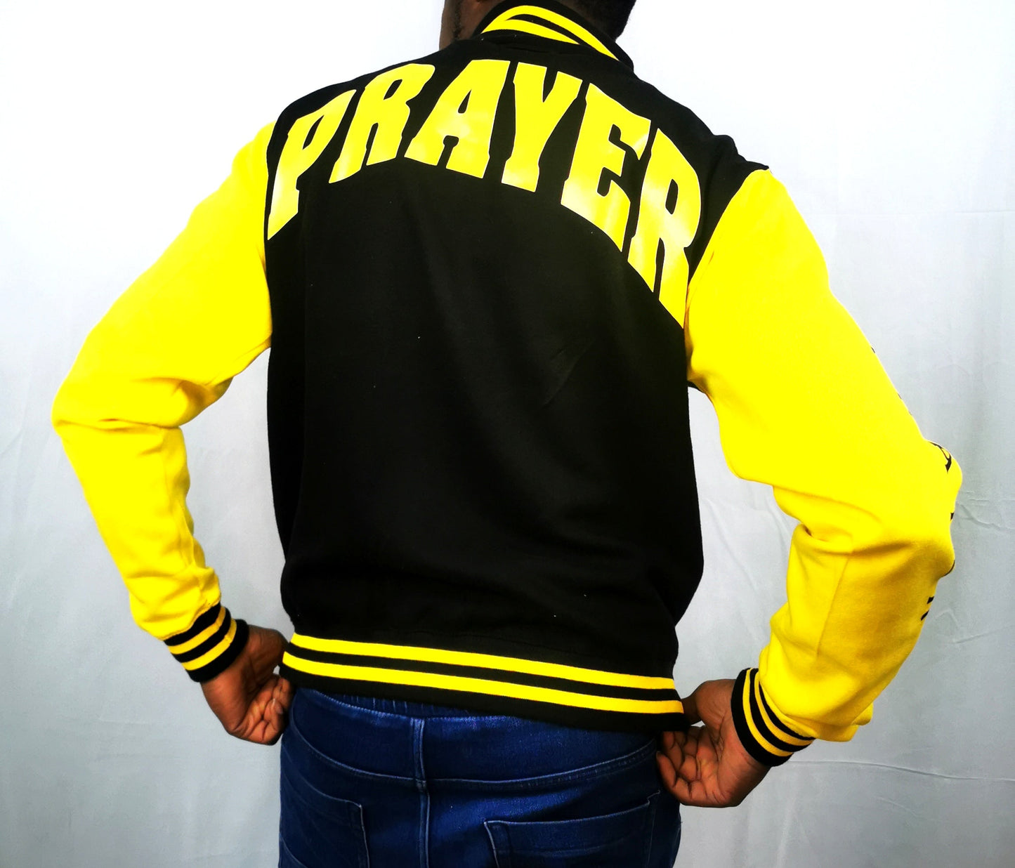 COLLEGE-SWEATJACKE SCHWARZ GELB prayer-shop.com