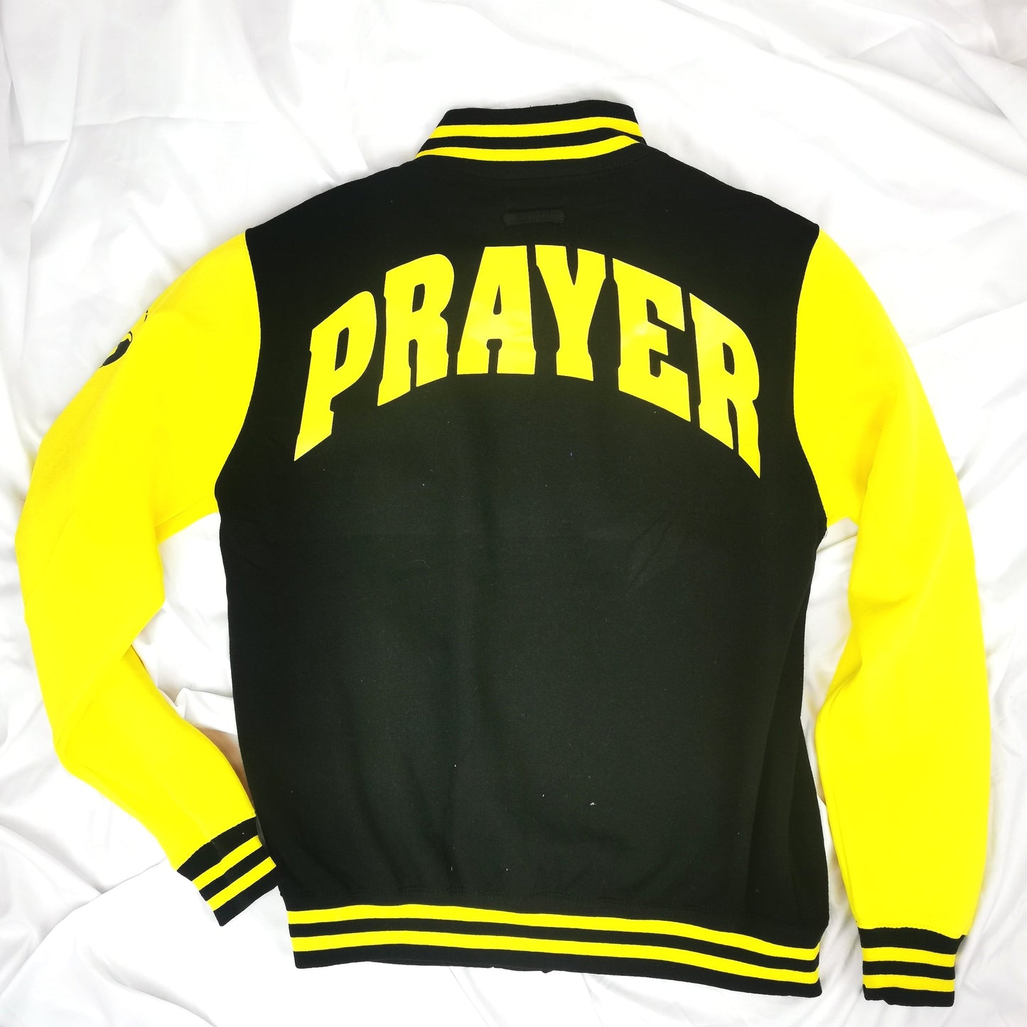 COLLEGE-SWEATJACKE SCHWARZ GELB prayer-shop.com