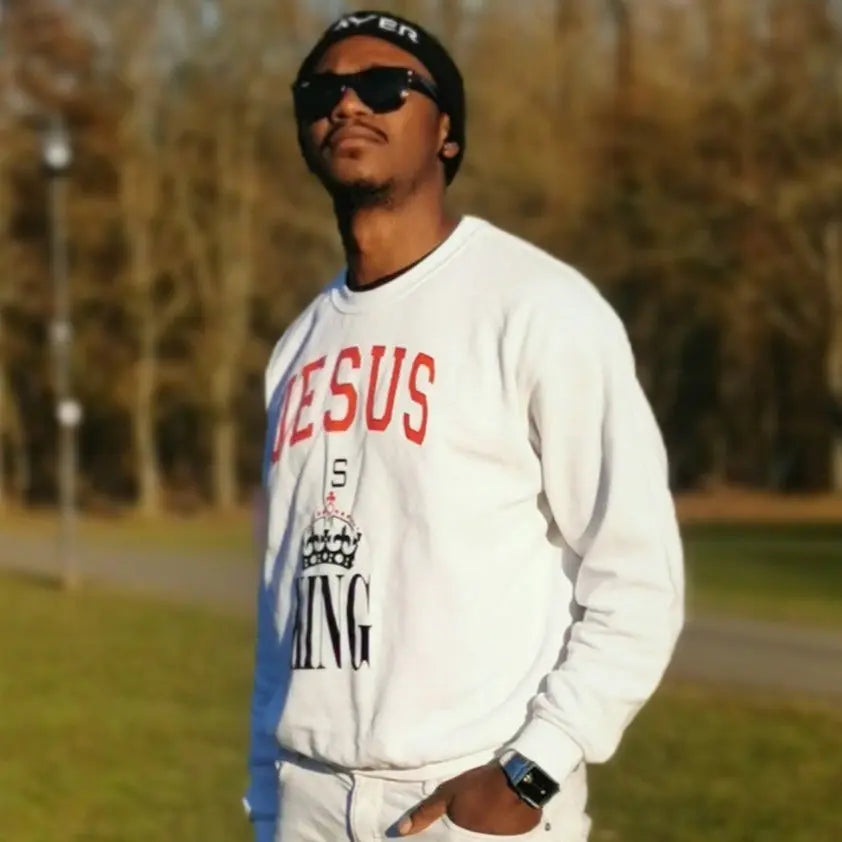 JESUS IS KING SWEATSHIRT prayer-shop.com