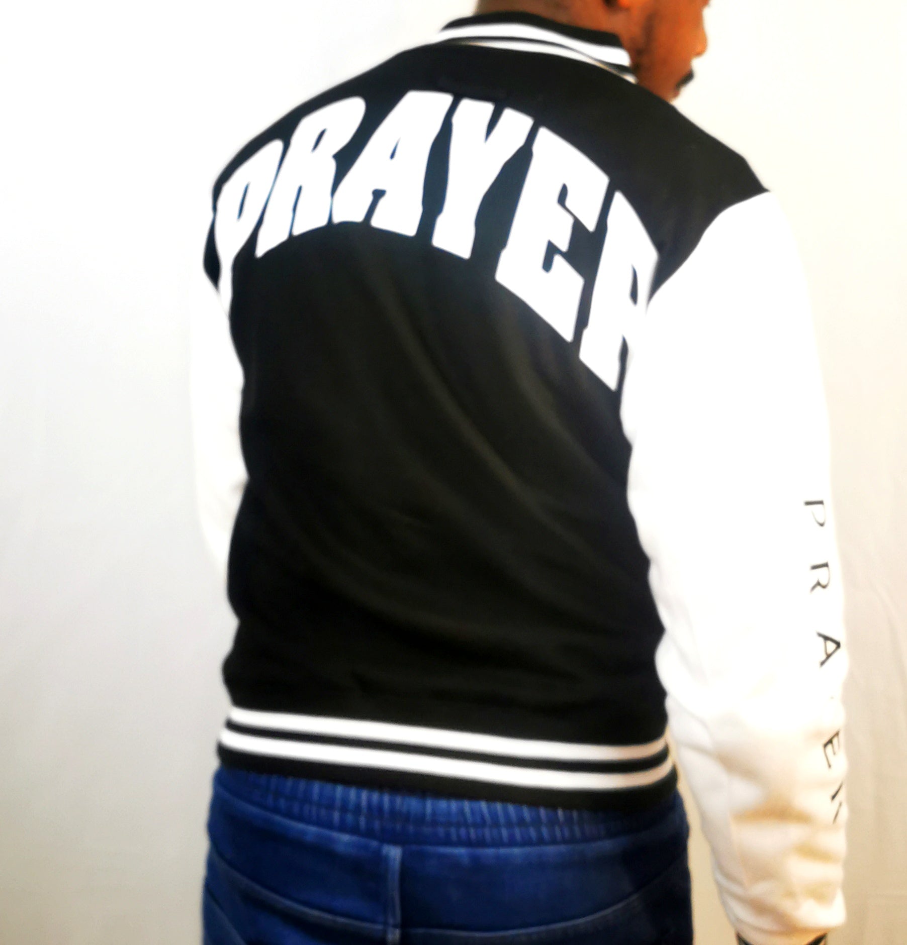 COLLEGE-SWEATJACKE SCHWARZ WEIß prayer-shop.com